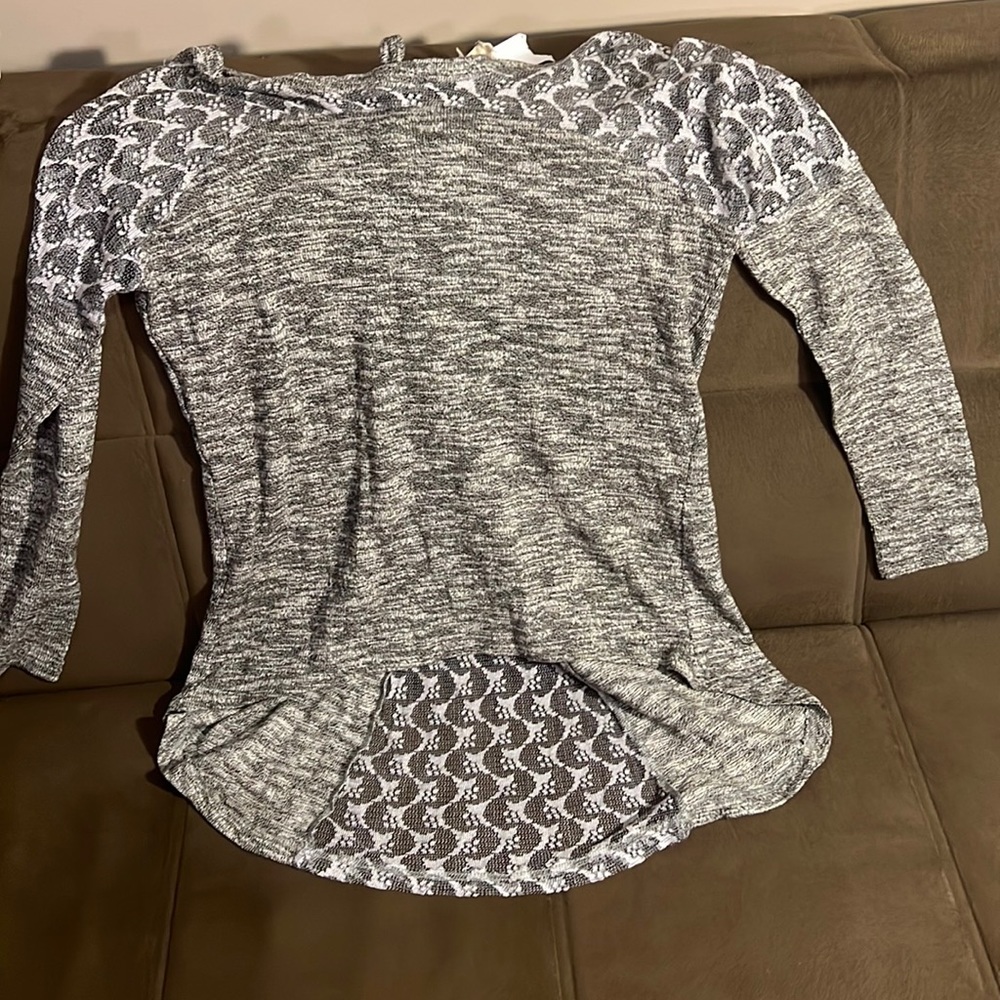 Ladies Sweater , brand New , size small